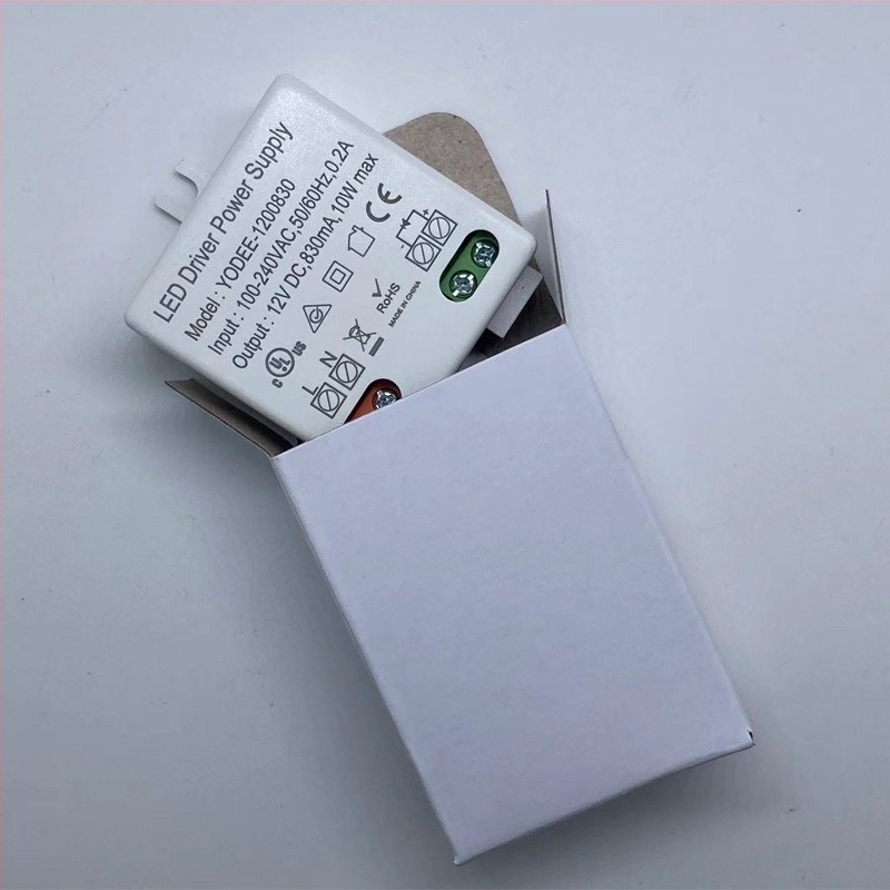 LED állandó feszültségű tápegység, DC12V, 10W, AC-DC bemenet, kapcsoló, CE