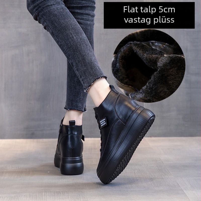 Női bőrből készült magas szárú tornacipő fleece bélésével és 4–6 cm-es klín sarokkal