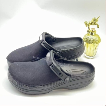 Férfi denim Slip-On szandál perforált felsőrésszel, lélegző EVA talppal, Velcro-zárással