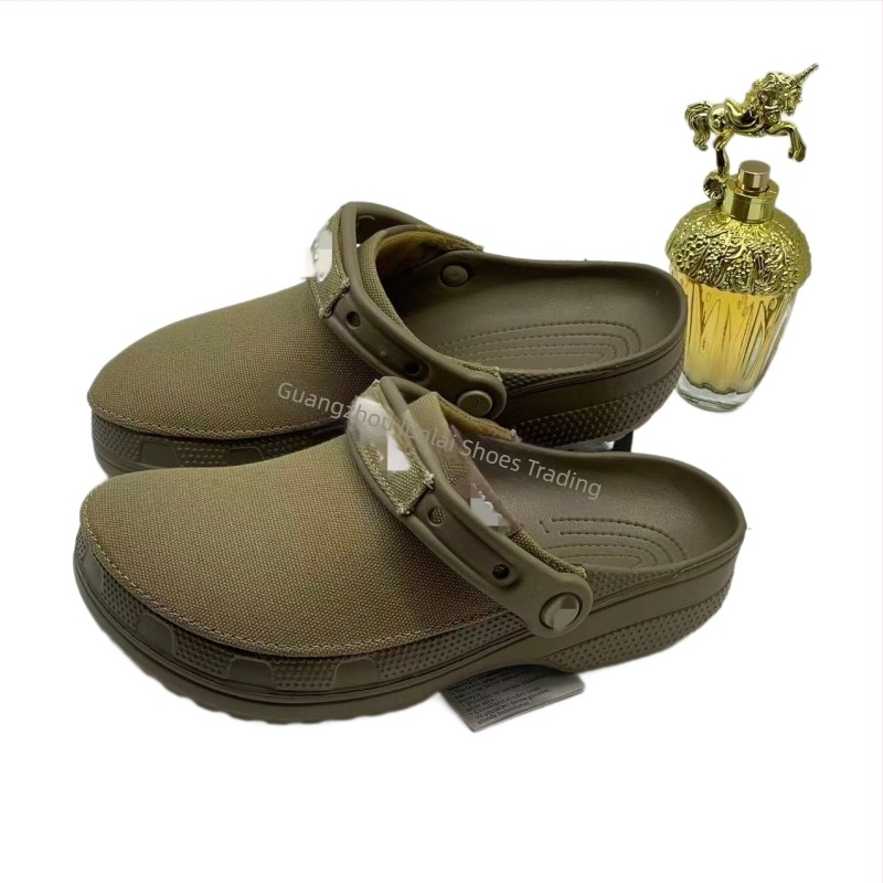 Férfi denim Slip-On szandál perforált felsőrésszel, lélegző EVA talppal, Velcro-zárással