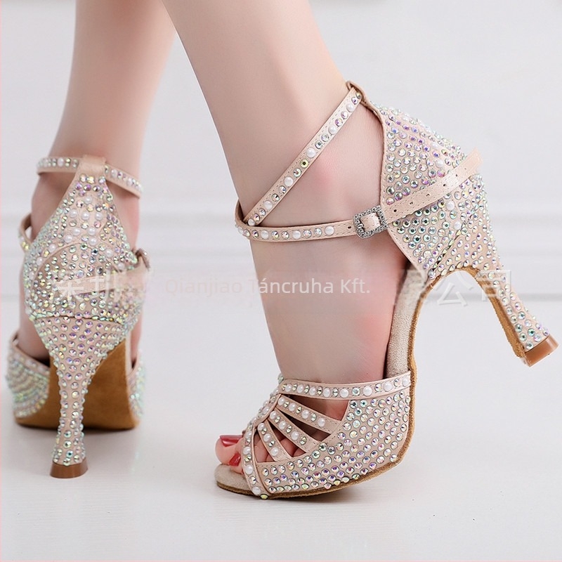 Női latin tánc magassarkú cipő rhinestones-szal, puha talp, selyem felső rész, borjúbőrből készült talp, állítható sarokmagasság 5-10 cm
