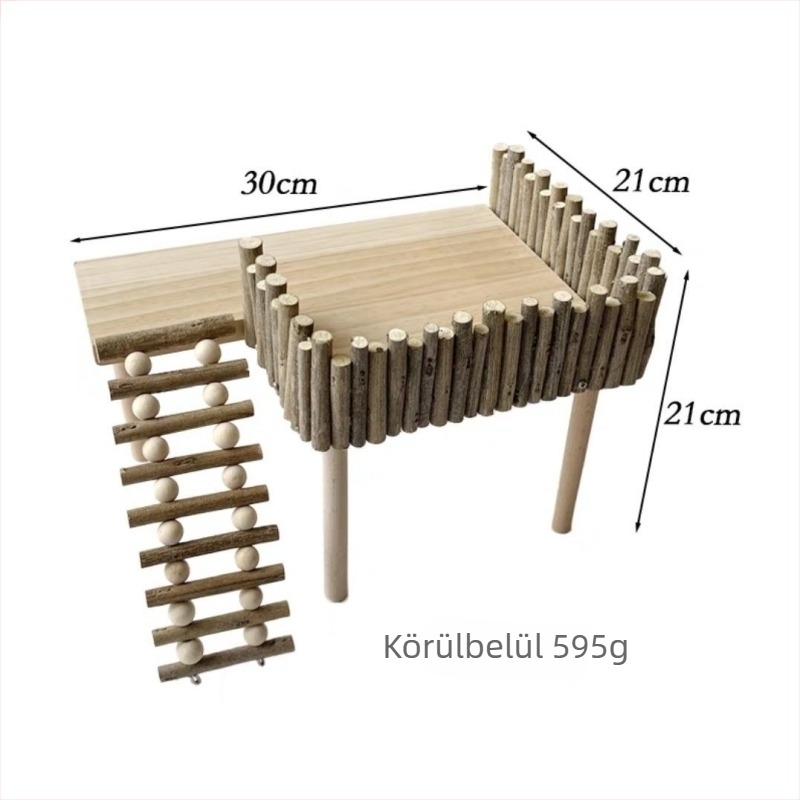 Fából készült hörcsög létra kétszintes platformmal, ágakból készült kerítéssel és mászó- és rágó játékkal.