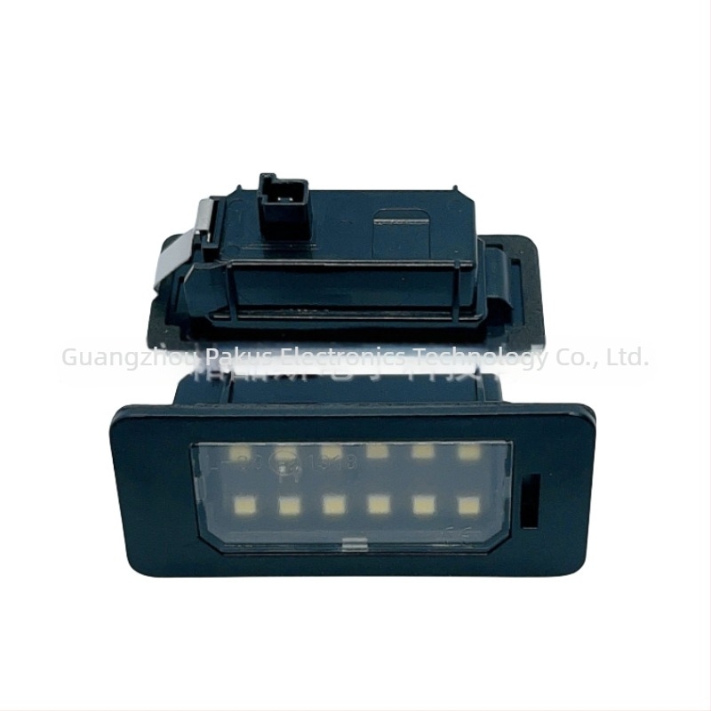 BMW 5/3 sorozat (G30/G31/G38/G20/G21) hátsó LED rendszámtábla lámpa — PC+LED, 12V, 2W, 6500K