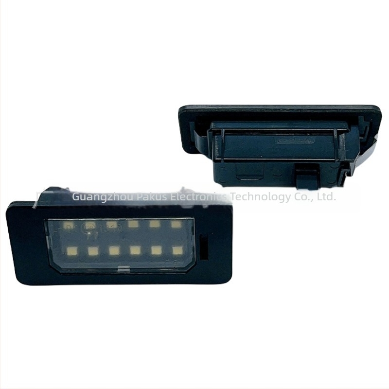 BMW 5/3 sorozat (G30/G31/G38/G20/G21) hátsó LED rendszámtábla lámpa — PC+LED, 12V, 2W, 6500K