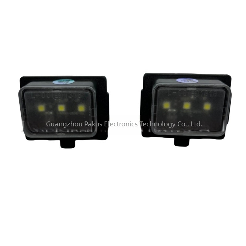 LED rendszámtábla világítás Mercedes-Benz S‑osztály, E‑osztály, C‑osztály (W205 W221 W213) – 12V, 2W, 6500K, PC ház, alkatrész-szám A2218200856