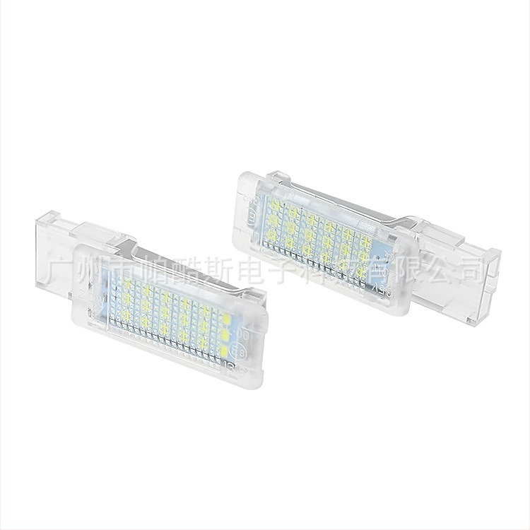 LED lámpa a lábterülethez az autóban VW Beetle, Bora, FOX, Polo, Passat B5/B6/CC — 12V, 3W, SMD LED, 6500K