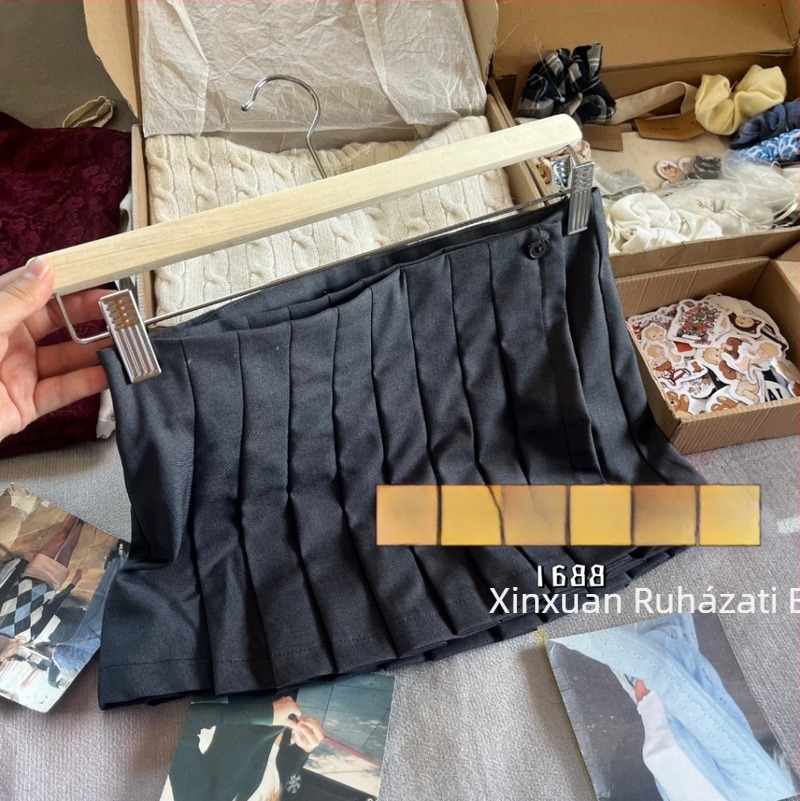 Szürke pliszírozott mini szoknya, koreai stílusú, sokoldalú A-vonalú szabás.