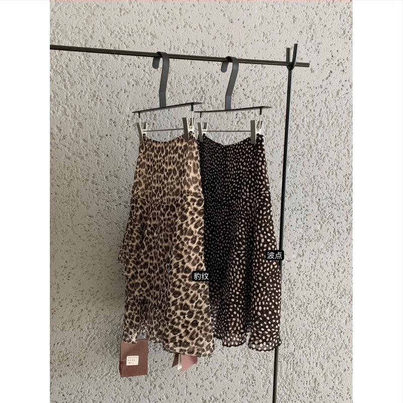 Sellőszoknya leopard mintával, városi elegáns stílus, poliészter keverék, mikroelaszticitás, 2025 ősz