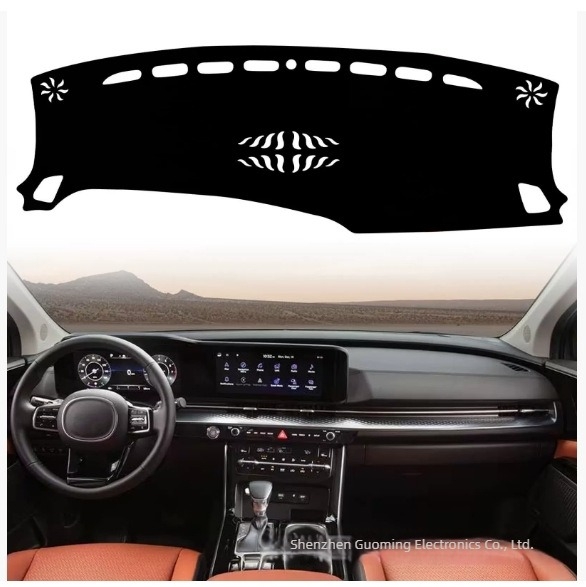 Kia Carnival KA4 (2020-2023) műszerfal napvédő matt, anyag: szuper sűrű plüss, testreszabható: igen, minta: márka logó