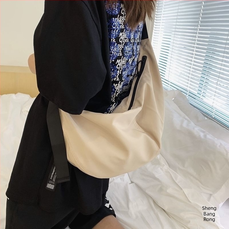 Harajuku-stílusú kereszt-body táska, nagy kapacitású, vízálló nylon anyag, cipzáras zárás, laminált belső zseb