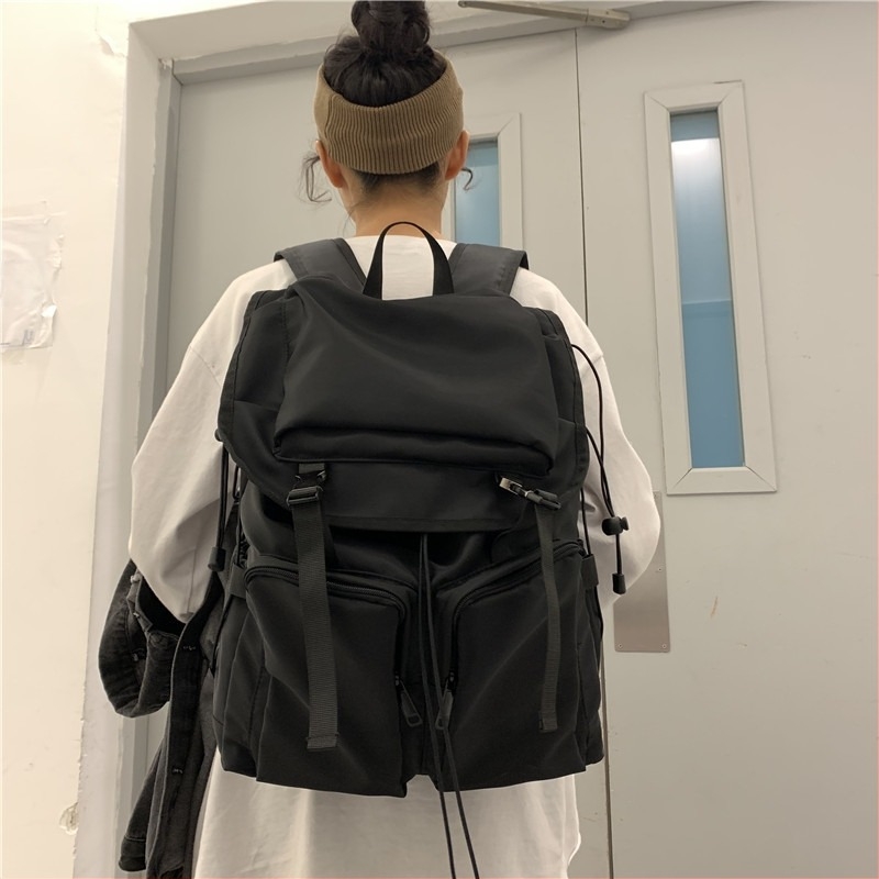 Utcai stílusú nylon hátizsák laptop-tokkal, húzózáras, belső rekesz, mindennapi használatra