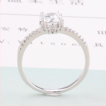 JZ068 üreges szélű koronás gyűrű, mikro-beültetett CZ 0,8 ct, négyszárú foglalat, platina bevonat, nőknek