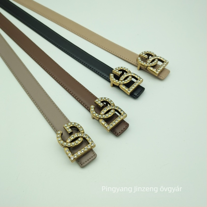 Női öv két rétegű természetes bőrből, sima csattal, ötvözetből, betűvel és gyémánttal díszített, szélesség 2–4 cm, sokoldalú minimalist