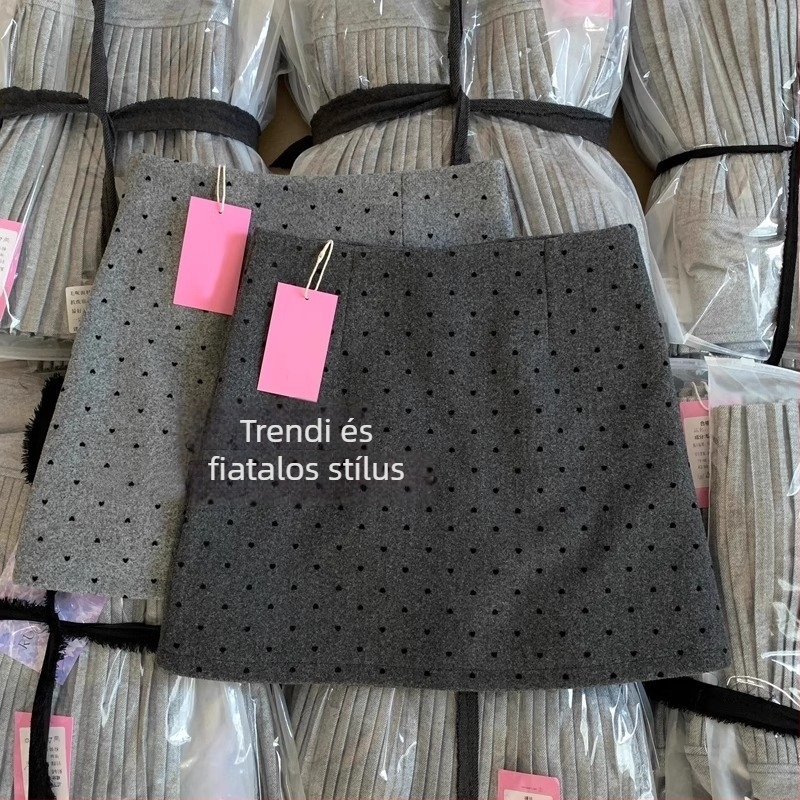Pöttyös poliészter csípőszoknya mikroelasztikával, vasalásmentes