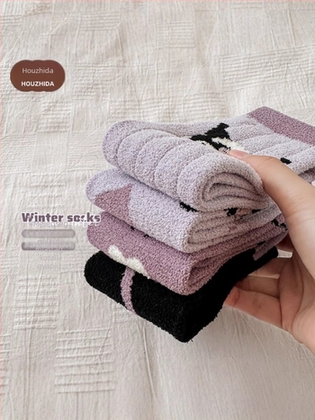 Lányoknak készült zokni ősz-télre, fleece béléssel, vastag és meleg, Kuromi mintával, középmagas hosszúságú