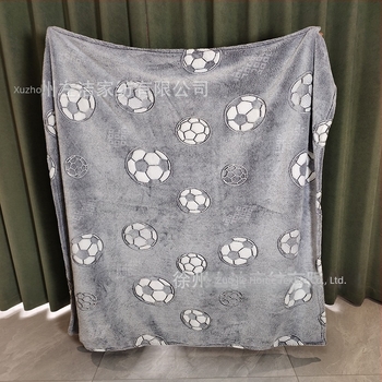 Világító futball témájú pléd, kartuns animációs mintával, poliészter anyagú ágytakaró, minden szezonra