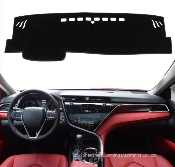 Szilikon műszerfalvédő Toyota Camry (2018-2022) – tükröződésmentes, testreszabható, középkonzolhoz