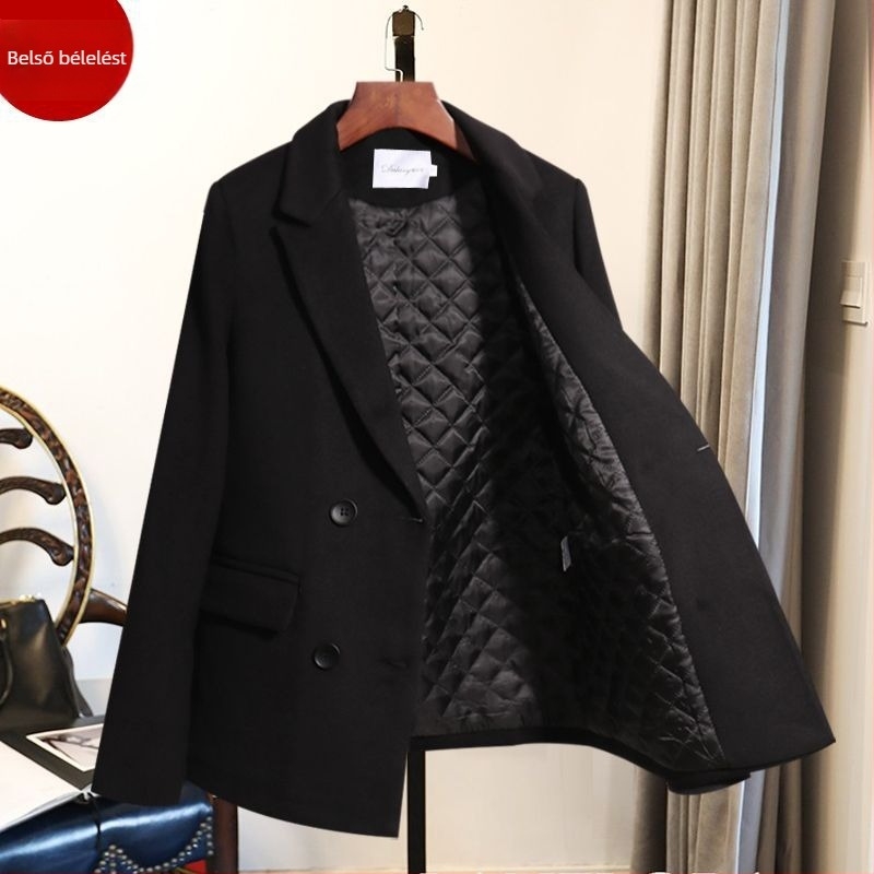 Női Chenille zakó karcsúsított koreai stílusban; polo gallér, ujjak hercegnő-stílusú, egygombos zárás; Chenille anyag, fő összetétel 90–95% Spandex