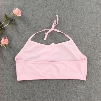 9–13 éves lányok fejlődési korszakára tervezett melltartó, külső nylon anyag, pamut bélés, pohár formájú, halter pánt