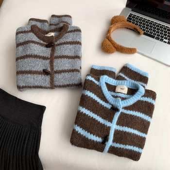 Kardigán pulóver szarvgombos zárással, csíkos/kockás mintázat, Arctic fleece anyag, bő szabás