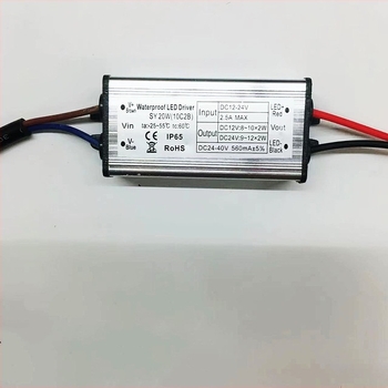 DC-DC Boost tápegység alacsonyfeszültségű napelemes közvilágításra, IP66 vízálló, 50W, bemenet 12–24V, külső szerelés