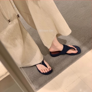 Női alacsony sarkú tassel szandál, felsőrész juhbőr nubukból, belső juhbőr, talp gumiból, kerek orr, koreai stílus