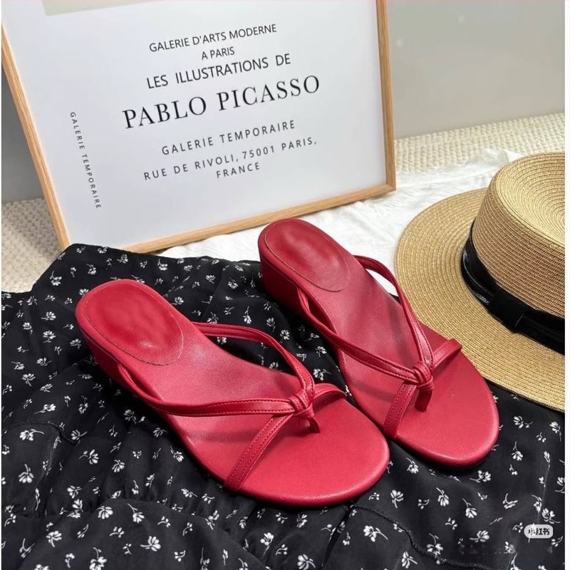 Női slip-on szandál top-grain báránybőr felsőrésszel, báránybőr talppal, alacsony sarok, nyári stílus