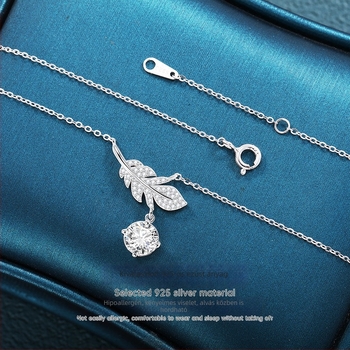 S925 ezüst nyaklánc toll formájú Moissanite medállal, Flash o chain lánccal