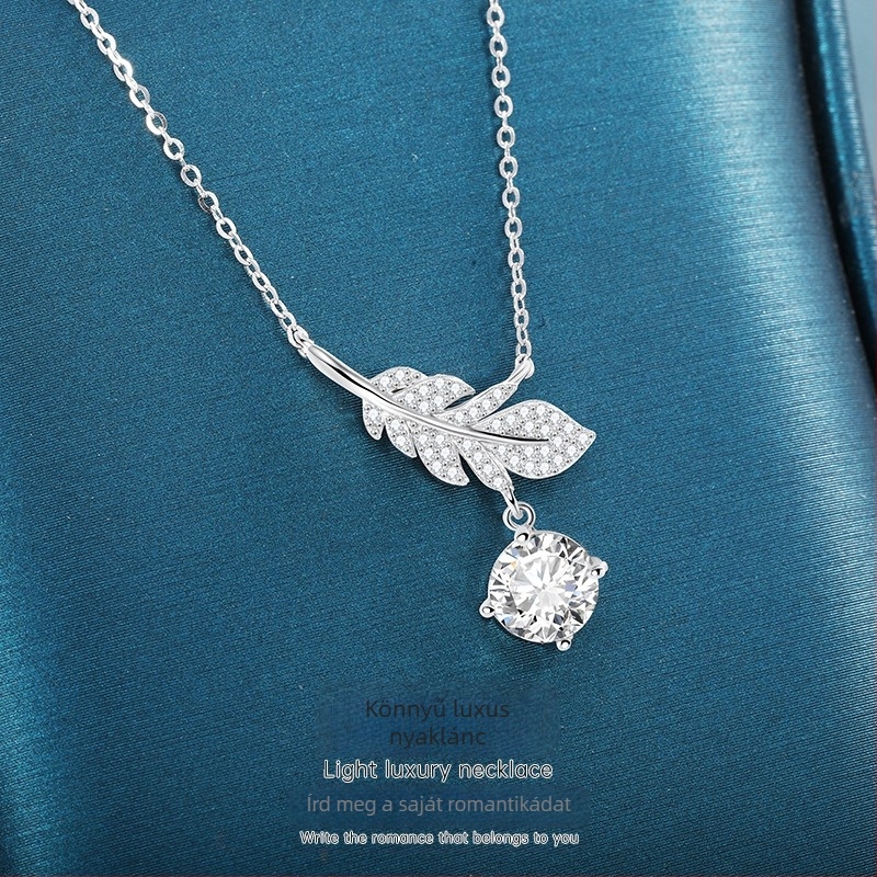 S925 ezüst nyaklánc toll formájú Moissanite medállal, Flash o chain lánccal