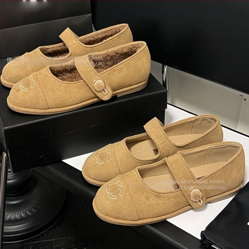 Női loaferek kerek orrú, belső gyapjú bélés, talpbetét műszőrrel, gumitalp, alacsony sarok