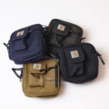 Crossbody táska, street-trend stílus, vászonból, függőleges négyzet alakú forma, cipzáras nyitás, telefonzseb.