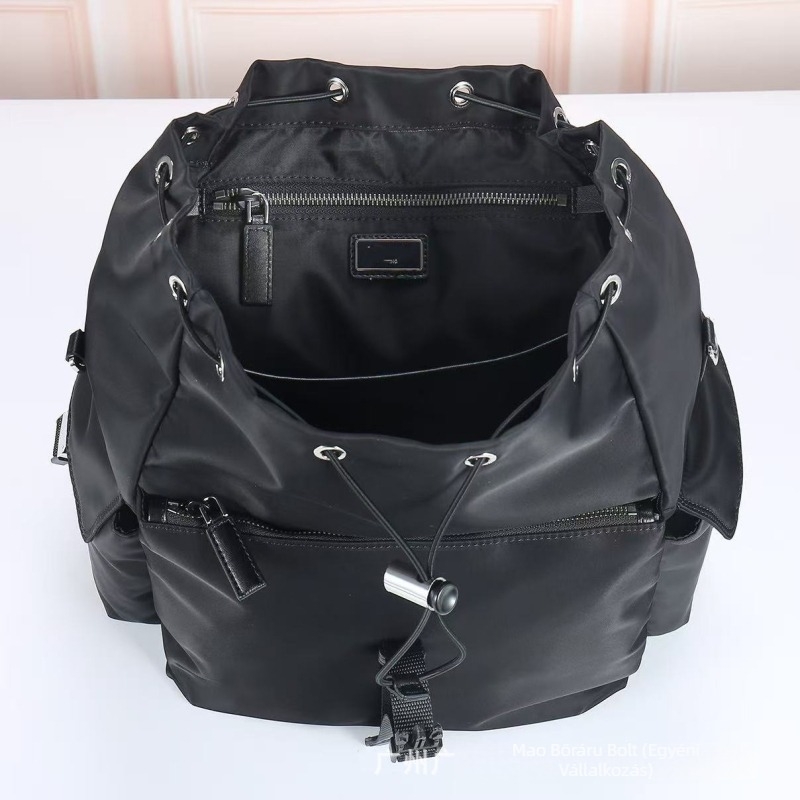 Unisex nylon hátizsák szabadidős utazáshoz, vízálló, nagy kapacitású, 16 hüvelykes laptophoz illeszkedik, görbült vállpántok