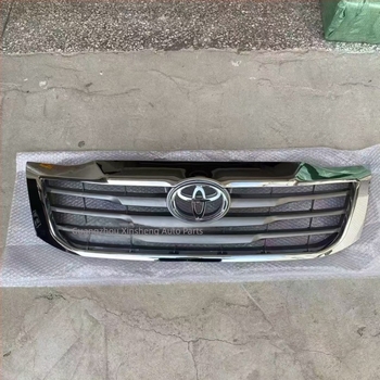 Toyota Hilux Vigo 2011-2015 első hűtőmaszk — ABS műanyag; szerelés a lökhárítóba; kompatibilis a Hilux-szal