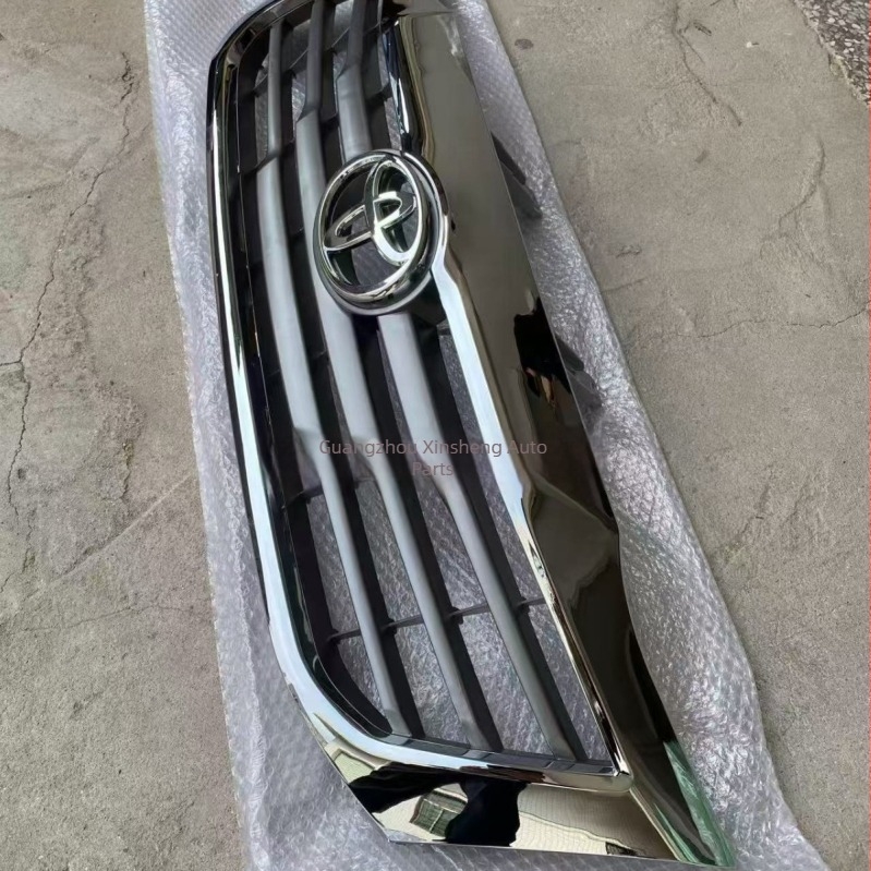 Toyota Hilux Vigo 2011-2015 első hűtőmaszk — ABS műanyag; szerelés a lökhárítóba; kompatibilis a Hilux-szal