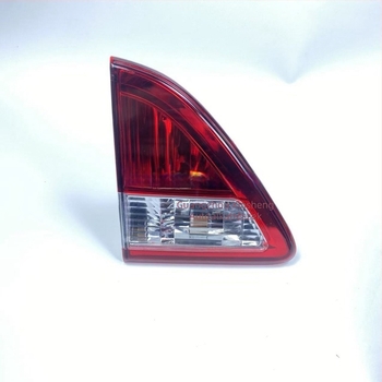 Mazda BT-50 2015-2019 hátsó lámpa: fék- és indexfunkcióval; fényforrás standard; feszültség standard; kompatibilis Mazda BT-50.