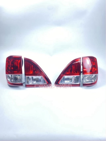 Mazda BT-50 2015-2019 hátsó lámpa: fék- és indexfunkcióval; fényforrás standard; feszültség standard; kompatibilis Mazda BT-50.