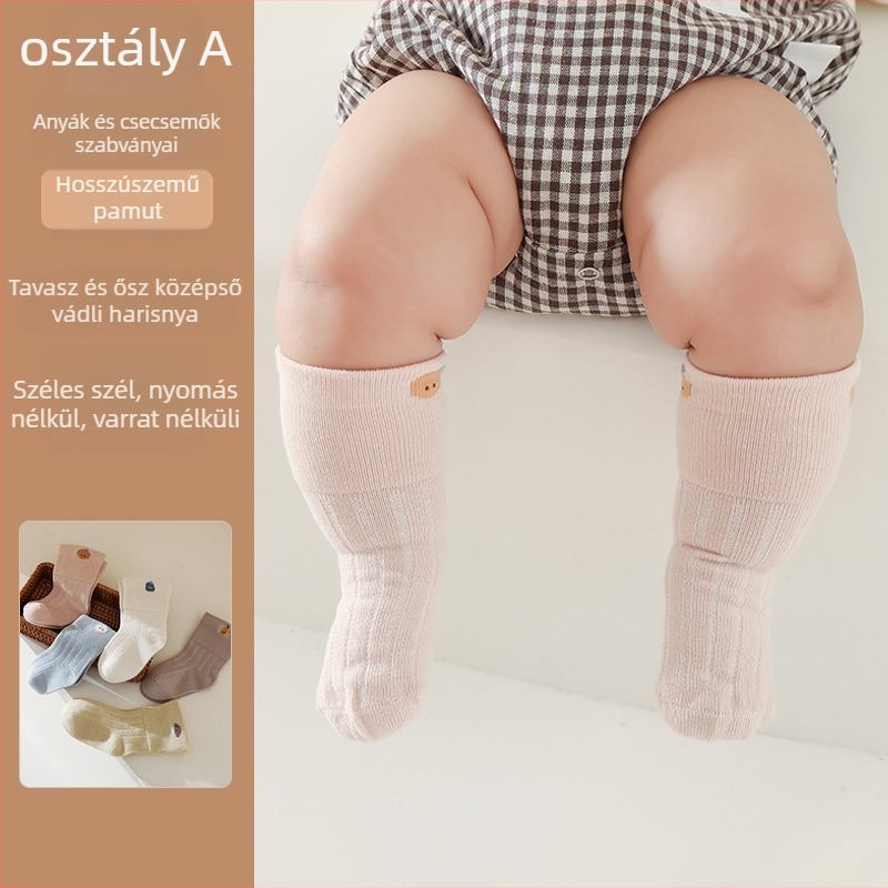 Csecsemő zokni Cartoon mintával, Jacquard kötés, 70% pamut, 27% poliészter, 3% elasztán; légáteresztő, nedvességfelszívó; újszülötteknek 0–12 hónapos korban.