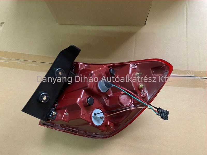 Hátsó lámpa DH03-2205K-5, 12V, Kia Rio 2017-hez (RIO 17), PN 92401-H9010/92402-H9010