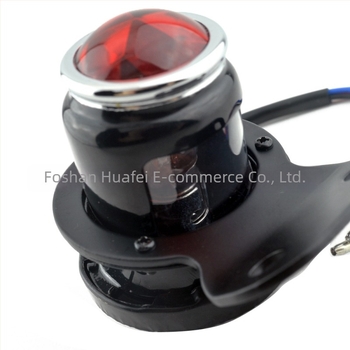 Kerékpár hátsó lámpa retro stílusban, fémtartóval és ABS lencsével, LED, 12V, modell Flying