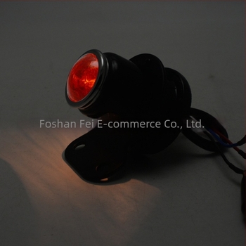 Kerékpár hátsó lámpa retro stílusban, fémtartóval és ABS lencsével, LED, 12V, modell Flying