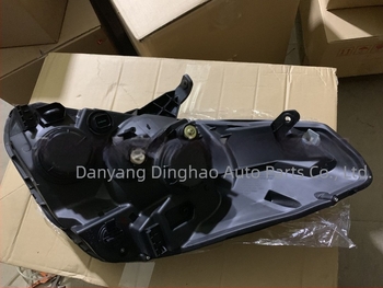 Fényszóró DH01-30001C Hyundai H1 08 és STAREX 08-hoz, 55W, PN 92101-4H000/92102-4H000