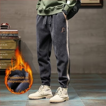 Férfi corduroy melegített sportnadrág fleece-béléssel, lazán szabott, középső derekú, kötőzsinóros zárás, sportos-kényelmes viselet tavasszal és ősszel