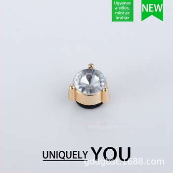 Crocs-stílus papucs kiegészítő fém strasszos virággal és kosár alakú csattal – papucsokhoz, egész éves viseletre