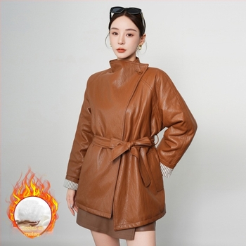 Női báránybőr bőrdzseki fleece béléssel, középmagasság hosszú, gallér, cipzáras záródás, retro stílus