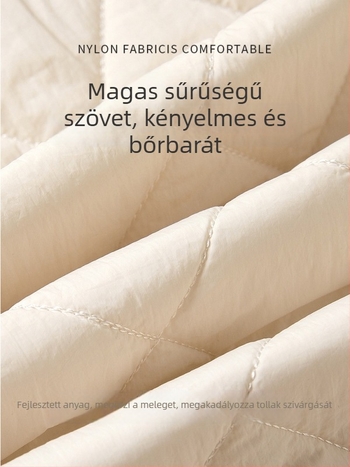 Nylon külső anyagú mellény gyapjú töltettel, gyémánt mintázatú steppeléssel, gallér gombos, szabályos hosszúságú