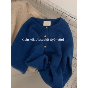 Viszkóz alapanyagból készült kötött kardigán aranygombokkal, laza szabású, hosszú ujjú, kerek nyakú, egysoros gombolás