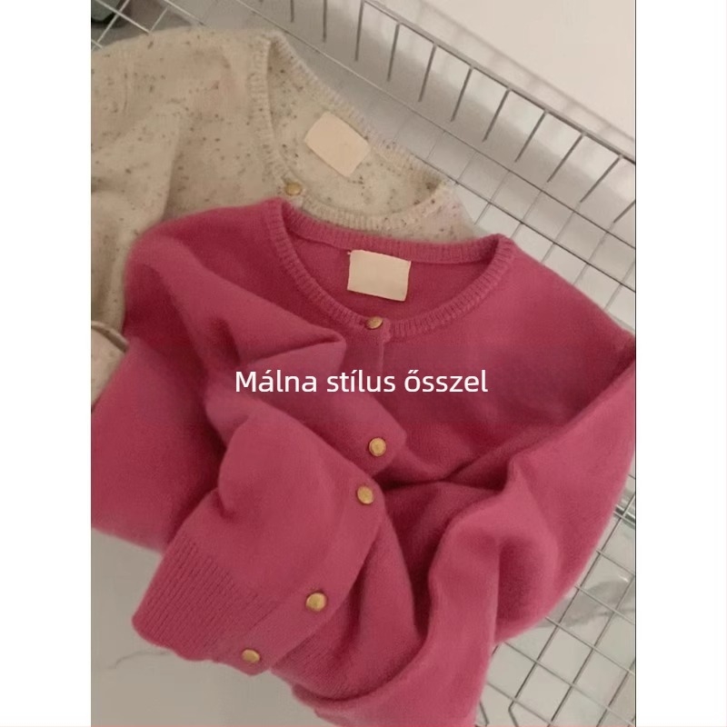 Viszkóz alapanyagból készült kötött kardigán aranygombokkal, laza szabású, hosszú ujjú, kerek nyakú, egysoros gombolás