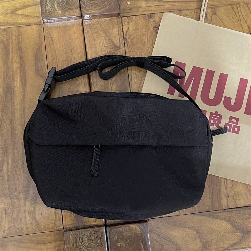Férfi crossbody táska Oxford anyagból, vízálló és ultrakönnyű, poliészter bélés, egyszínű