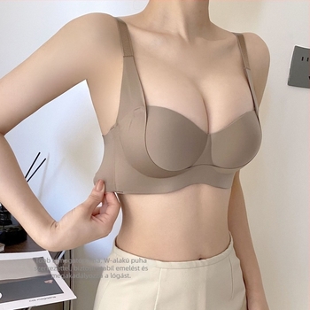 Push-up melltartó huzal nélküli, palmákemutató kialakítású kosár, nylon anyagból, belső bélés 70–80%, rögzített dupla pántok, lélegző, formázott kosár felső része vékony, alsó része vastag.