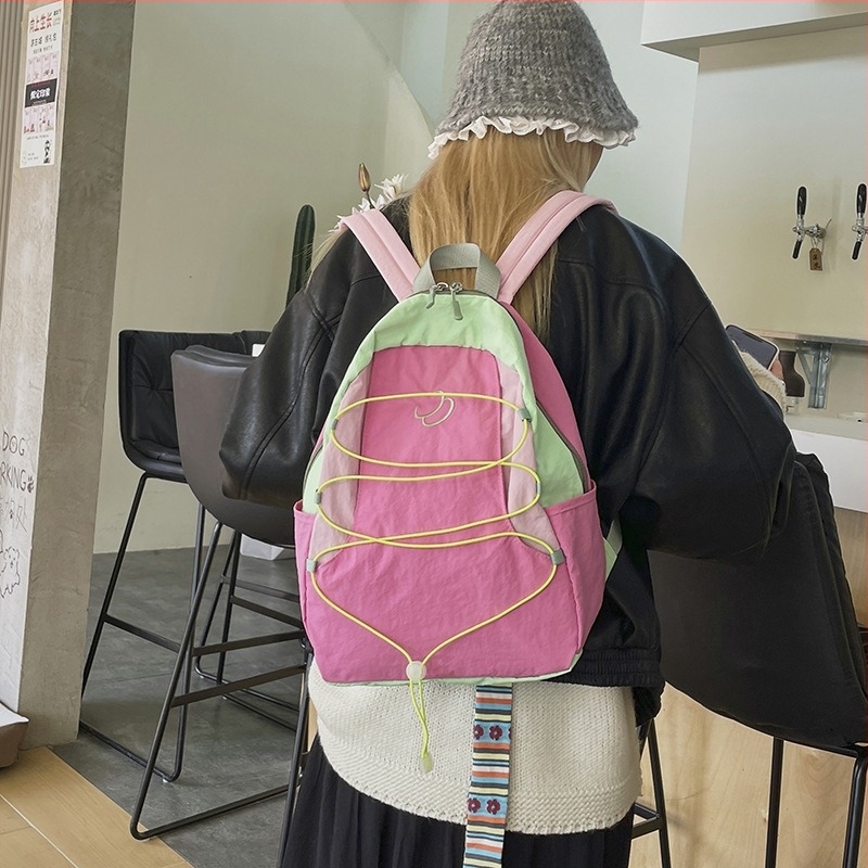 Női nylon hátizsák csíkos mintával, légpárnás vállpántokkal, 9 hüvelykes laptopzseb, kapacitás kevesebb mint 20 L